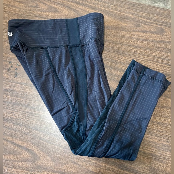 Lululemon black striped size 4 leggings - Picture 3 of 4
